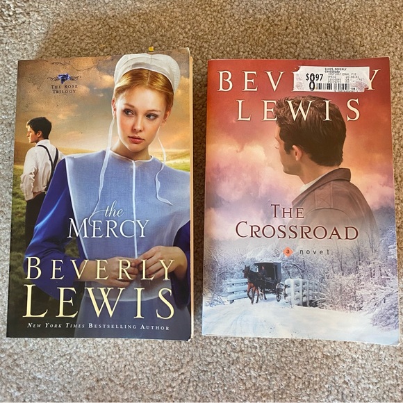 Lot 2 Beverly Lewis Chapter Books The Mercy Rose Trilogy The Crossroad Paperback - Picture 1 of 1